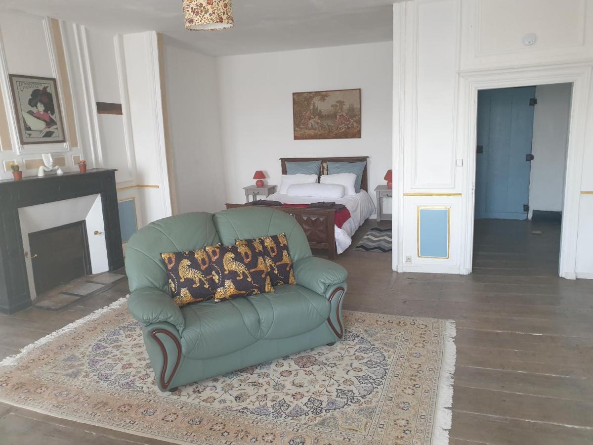 Le Chateau Châteauponsac Esterno foto